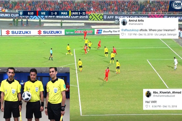 CĐV Malaysia cho rằng trọng tài đã sai khi công nhận bàn thắng của tuyển Việt Nam.