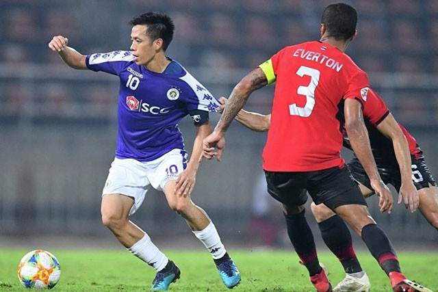 Các cầu thủ của Hà Nội FC đã khiến Shandong Luneng phải vất vả theo kèm.