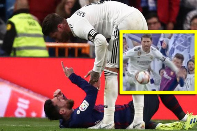 Messi rất bực tức với hành vi của Ramos.