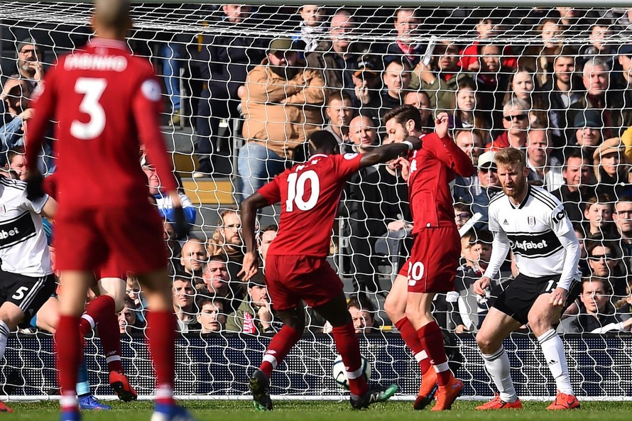 VIDEO: Đả bại Fulham, Liverpool tạm chiếm ngôi đầu