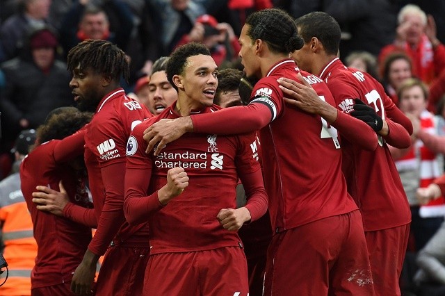 VIDEO: Đả bại Tottenham, Liverpool vượt mặt Man City