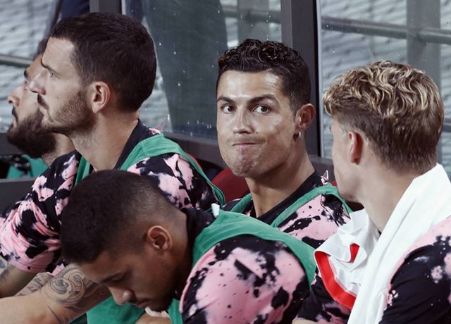Ronaldo không thi đấu, cổ động viên Hàn Quốc đâm đơn kiện