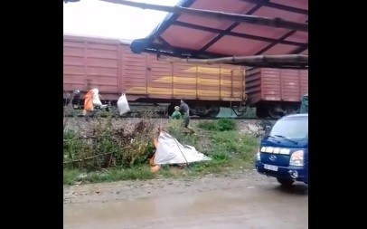 Rác Hương Khê đi Sài Gòn: Xác minh ngay người treo rác lên tàu