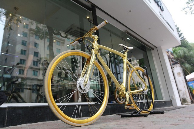Cận cảnh xe đạp dát vàng 'cực độc' giá bạc tỷ của đại gia Hà Nội