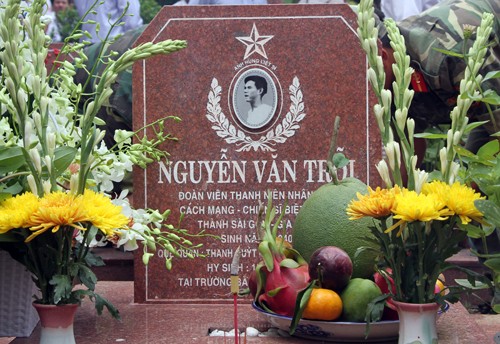 Phần mộ liệt sĩ Nguyễn Văn Trỗi tại Nghĩa trang liệt sĩ TP HCM. Ảnh: Mạnh Tùng.