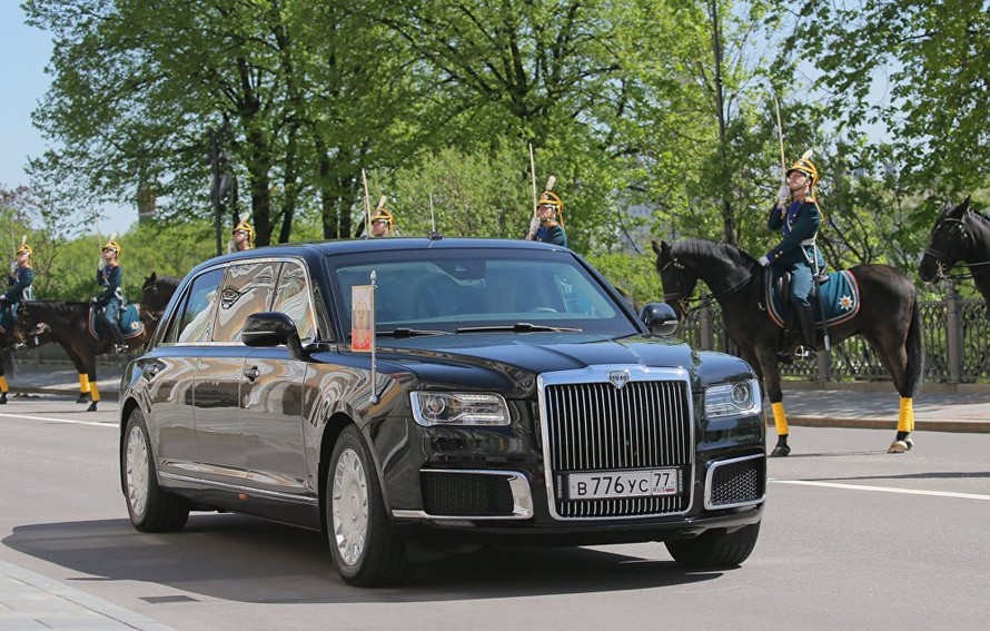 Choáng ngợp xe limousine sang trọng của Tổng thống Nga 