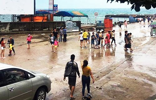 2.000 du khách bị kẹt ở đảo Lý Sơn vì áp thấp nhiệt đới