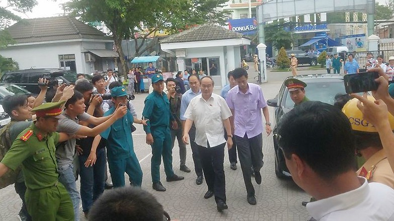 Bí thư Thành ủy Nguyễn Thiện Nhân bắt đầu tiếp xúc cử tri Thủ Thiêm 