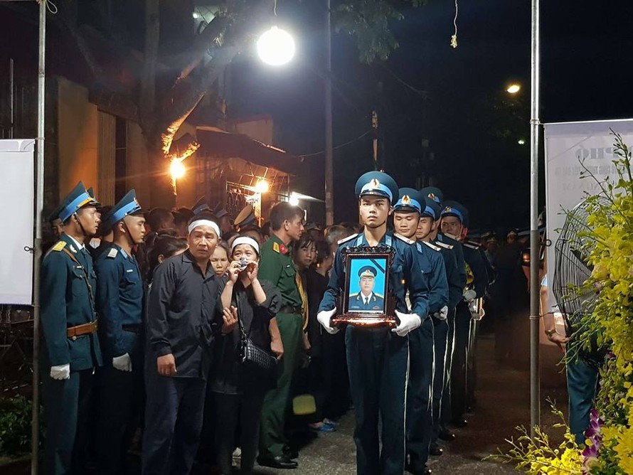 Quê nhà đau xót đón liệt sĩ phi công Phạm Giang Nam