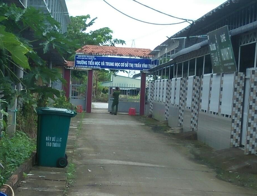 Trường tiểu học và THCS thị trấn Vĩnh Thuận (Kiên Giang).