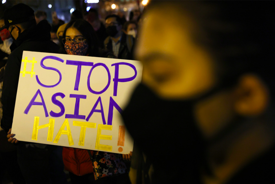Các nhà hoạt động xuống đường với khẩu hiệu kêu gọi chấm dứt thù hận người gốc Á sau khi xảy ra vụ xả súng ở Atlanta ngày 17/3. Ảnh: Getty Images 