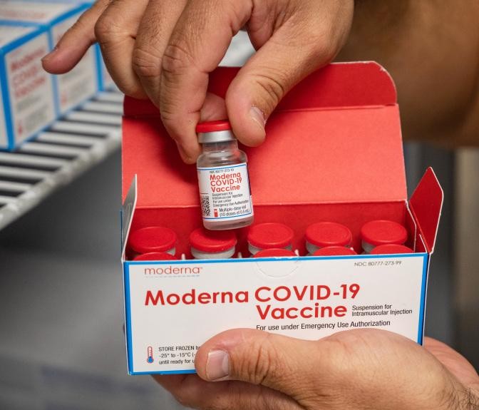 Mỗi lọ vắc-xin Moderna chứa 10 liềuẢnh: UC Davis 