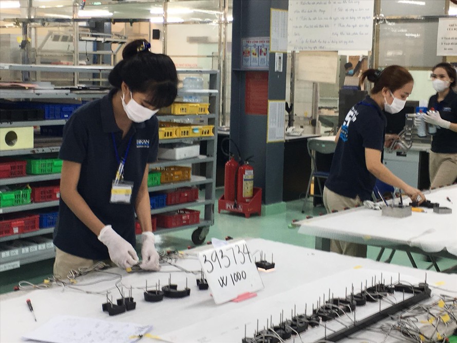Công nhân tại Cty Dakan (KCN Amata) sản xuất trong điều kiện thực hiện “3 tại chỗ” 