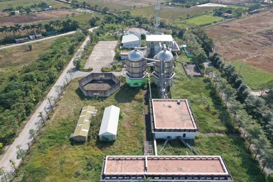 Dù hoàn thành cơ bản nhưng đến nay Nhà máy xử lý rác thải nhiệt phân plasma Đông Anh (xã Việt Hùng, huyện Đông Anh) vẫn chưa hoạt động 