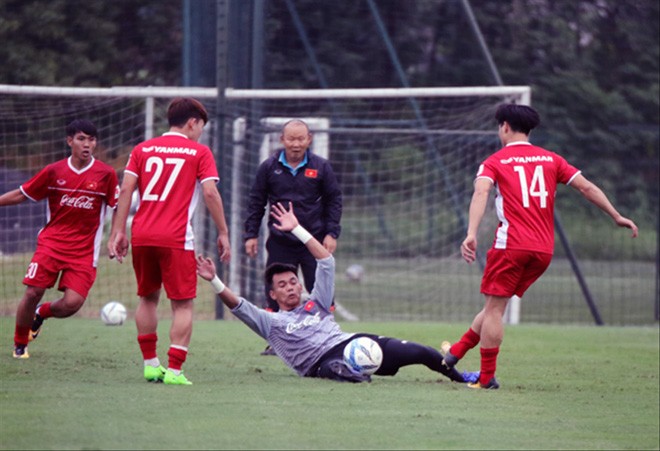 Hàng thủ của ÐTVN đang khiến HLV Park Hang Seo đau đầu dù AFF Cup 2018 đã cận kề ảnh: ÐOÀN NHẬT