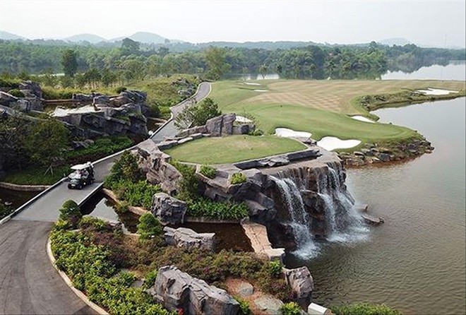 Khu phát bóng hố số 19 được thiết kế trên đỉnh thác nước sẽ là nơi các golfer trải nghiệm thử thách thú vị khi tham dự Tiền Phong Golf Championship 2018 ảnh: MẠNH THẮNG