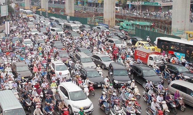 Từ nay đến năm 2020, thành phố Hà Nội thực hiện giải pháp, ô tô phải mở tài khoản nộp phí, xe máy được phân vùng để hạn chế Ảnh: A.Trọng 