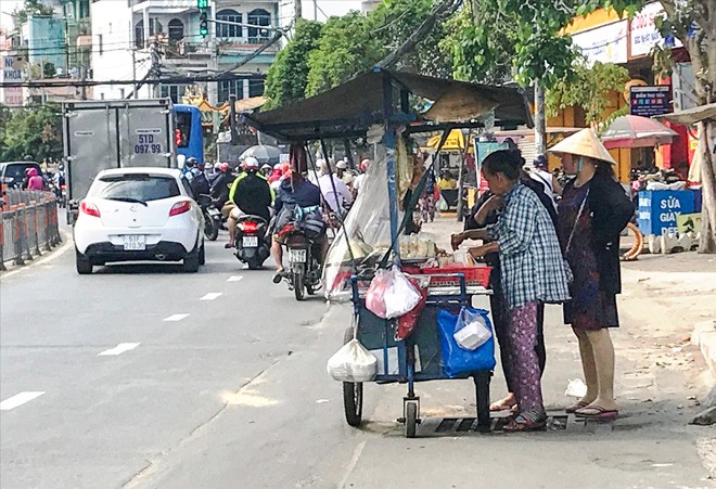 Thuế đánh vào người nghèo, có nên?