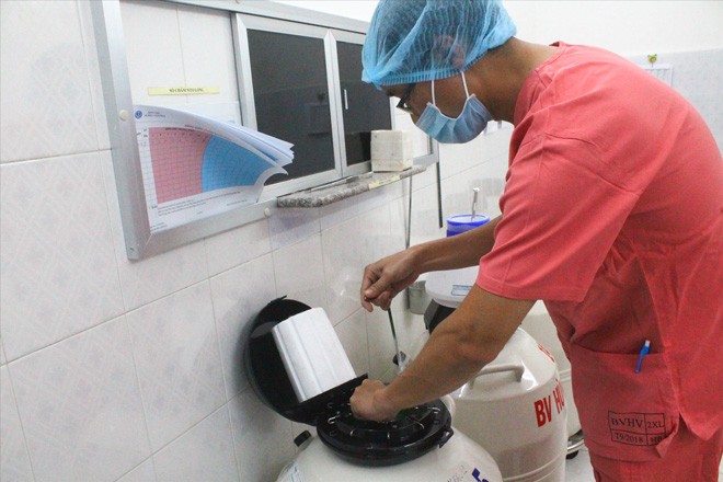 Bên trong đơn vị lưu trữ phôi, tinh trùng tại Bệnh viện Hùng Vương TPHCM