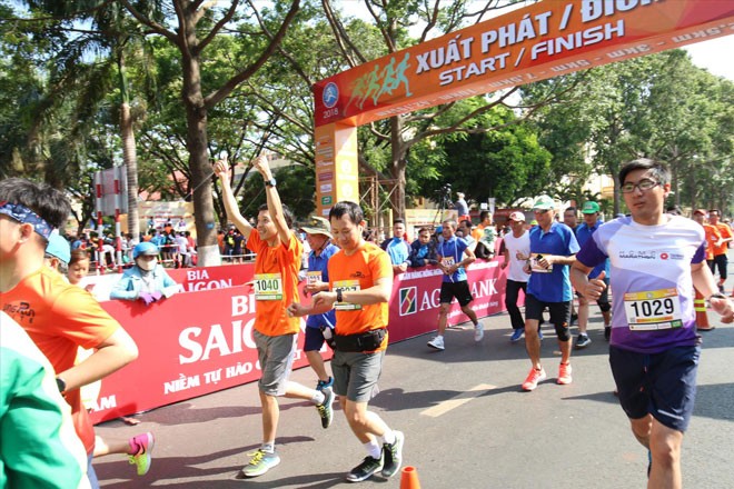 Các VĐV phong trào hào hứng tham gia tranh tài ở cự ly 10km nam tại Tiền Phong Marathon 2018 tại Buôn Ma Thuột ảnh: NHƯ Ý 