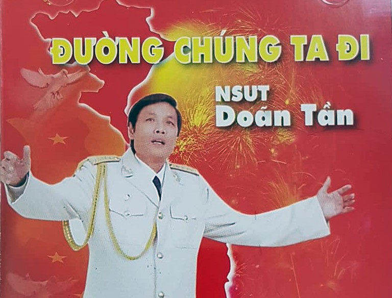 NSND Doãn Tần trên bìa album duy nhất của ông phát hành tháng 12/2005 (lúc đó, ông là NSƯT)