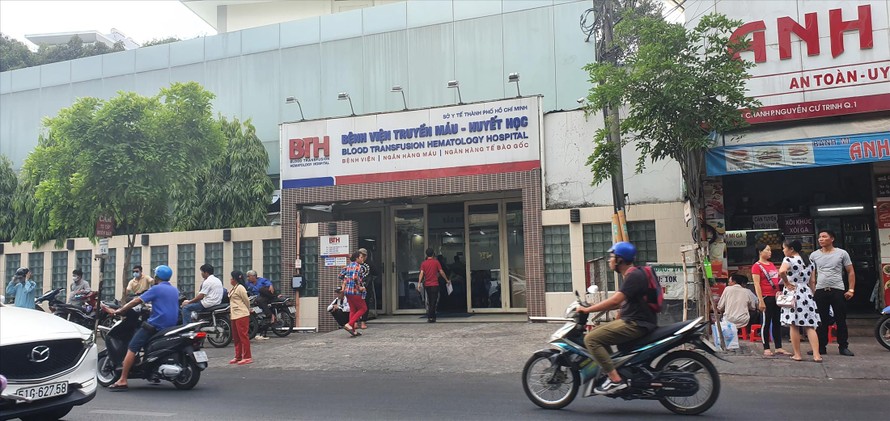 Bệnh viện Truyền máu huyết học TPHCM, nơi xảy ra sự việc bác sĩ “vòi” tiền người bệnh Ảnh: Văn Minh 