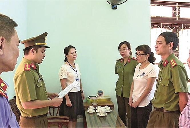 Nhiều cán bộ nhúng chàm vụ sửa điểm thi THPT 2018, công an đọc lệnh bắt giam cán bộ gian lận điểm thi ở Sơn La 
