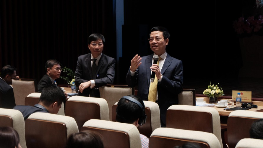 Bộ trưởng Bộ Thông tin và Truyền thông Nguyễn Mạnh Hùng phát biểu tại Hội thảo về Mobile Money sáng qua