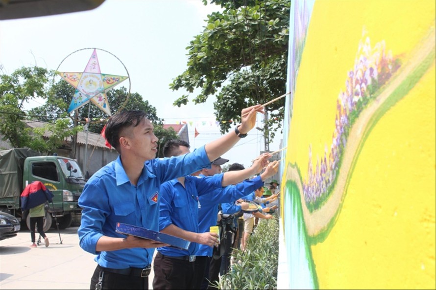 Con đường bích họa được tuổi trẻ Bắc Giang thực hiện ngay sau lễ ra quân Chiến dịch Thanh niên tình nguyện hè, sáng 26/5 Ảnh: CTV                                                                                            