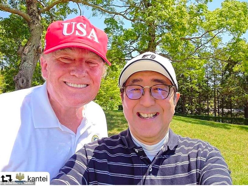 Bức ảnh selfie của Thủ tướng Nhật Bản Shinzo Abe với Tổng thống Mỹ Donald Trump được đăng lên Twitter 