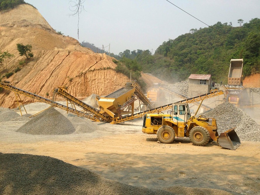 Công trường khai thác đá Ảnh: Châu Minh