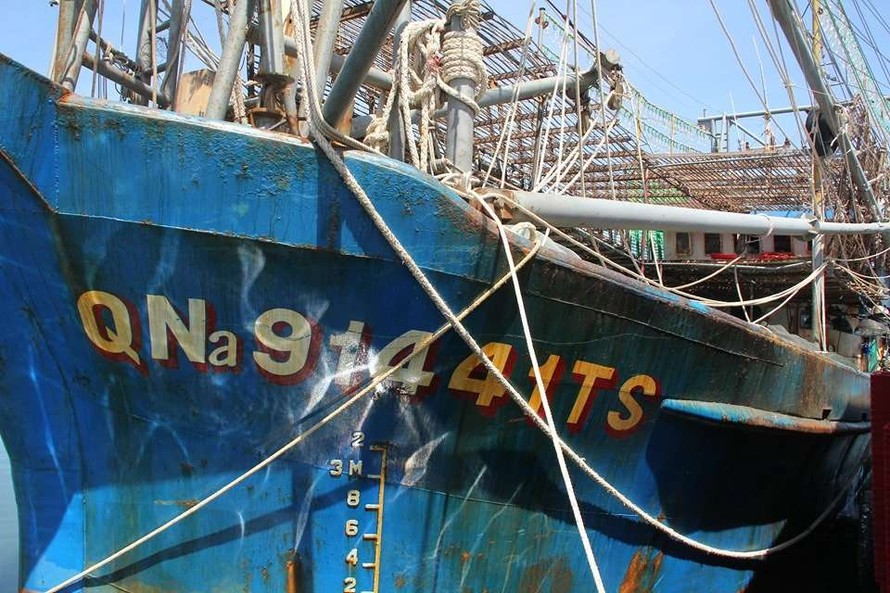 Kiên quyết phản đối tàu Trung Quốc khống chế tàu cá Việt Nam