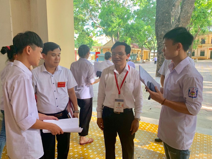 Ông Mai Văn Trinh kiểm tra thi tại Thanh Hóa 