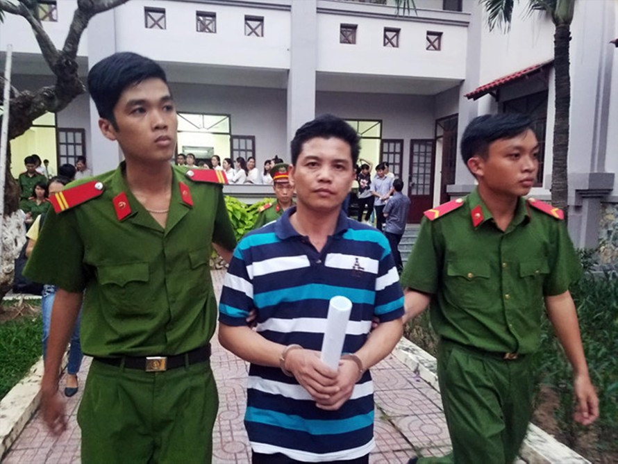 Cựu đại úy Phan Huy Diễn sau phiên tòa sơ thẩm Ảnh: Duy Ngọc
