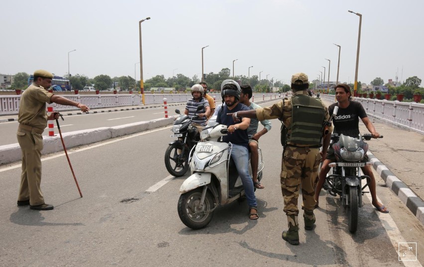 An ninh Ấn Độ tại một địa điểm kiểm tra ở Jammu, tháng ngày 5/8/2019 Ảnh: Reuters 
