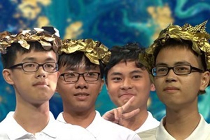 Bốn nam sinh ở chung kết Olympia (từ trái qua phải): Nam Thắng, Bá Vinh, Hải Đăng, Thế Trung Ảnh: VTV