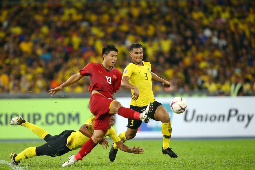 Một pha trong trận chung kết AFF Cup 2018 giữa Việt Nam và Malaysia, kết quả cuối cùng Việt Nam thắng 1-0 Ảnh: PV 