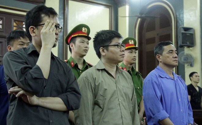 Bị cáo Nguyễn Giang Lam (ở giữa). Ảnh: Zing