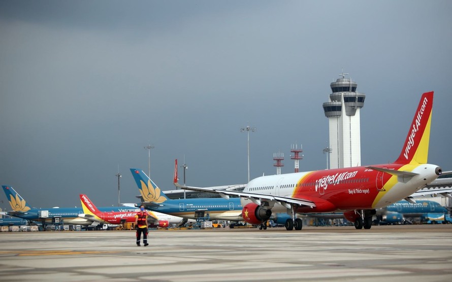 Dù các sân bay như Tân Sơn Nhất, Nội Bài đều đã quá tải, nhưng các dự án đầu tư mới gặp khó khăn vì quy định lạc hậu Ảnh: Phạm Thanh 