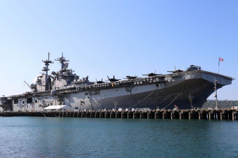 Tàu đổ bộ tấn công USS Wasp của hải quân Mỹ đến Philippines tập trận, tháng 4/2019 (EPA) 