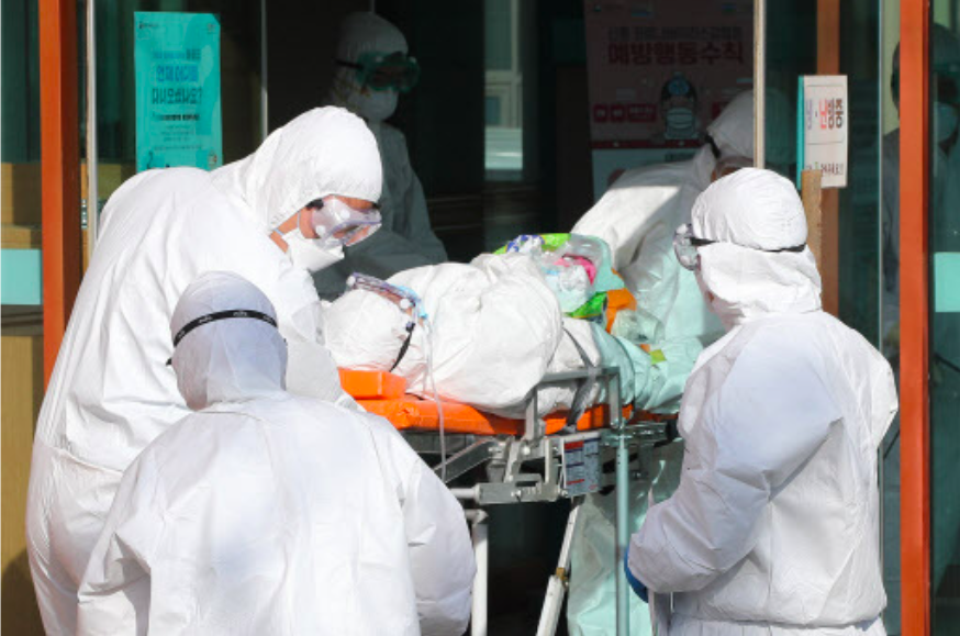 Hàn Quốc đang đối mặt với tình trạng số người nhiễm Covid-19 tăng liên tụcảnh: Yonhap