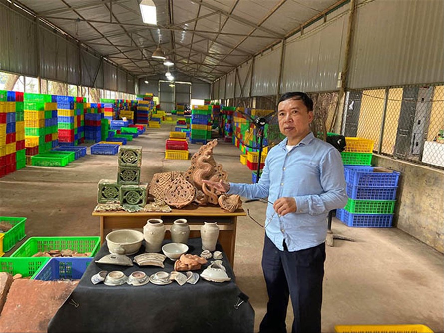 PGS.TS Tống Trung Tín trình bày một số nét nổi bật của đợt khai quật năm 2019 