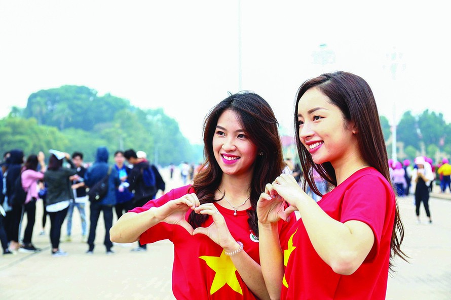 Sao Ly ( bên trái ) tham gia Diễn đàn Trí thức trẻ Việt Nam toàn cầu lần thứ II, năm 2019Ảnh: NVCC 