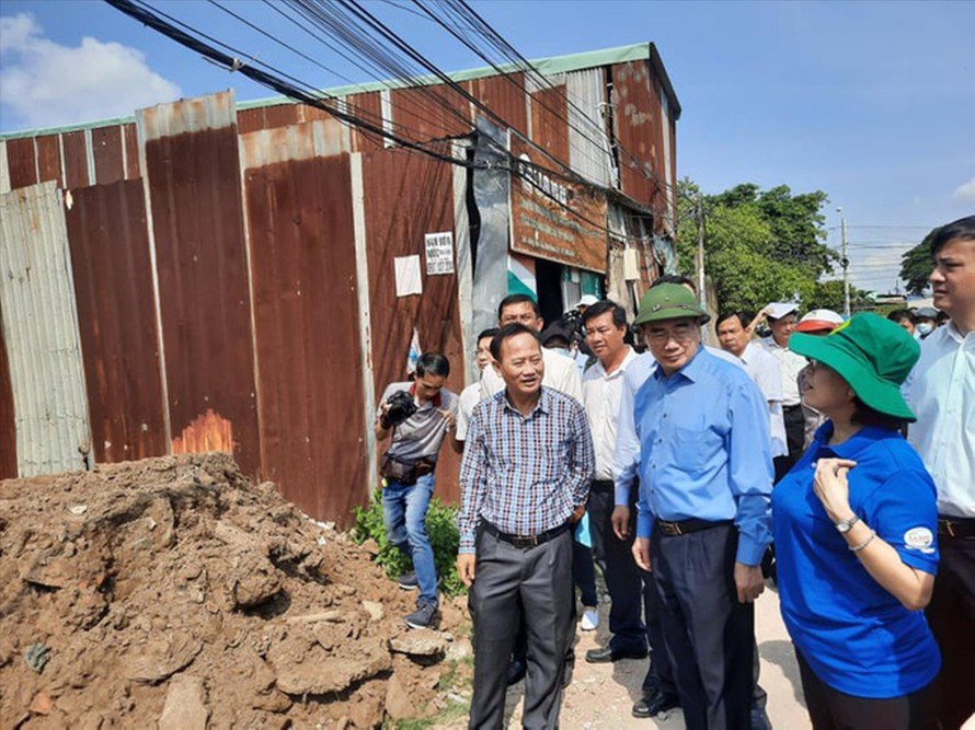 Bí thư Thành ủy TPHCM Nguyễn Thiện Nhân thị sát tại huyện Bình Chánh về tình trạng xây dựng trái phép 