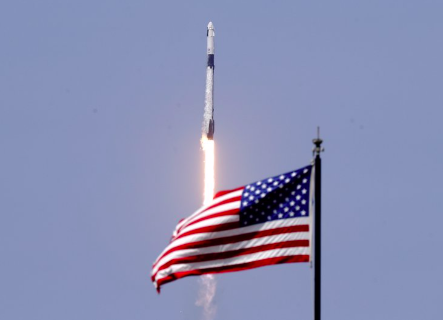Tên lửa Falcon của SpaceX bay lên hôm 30/5ảnh: AP