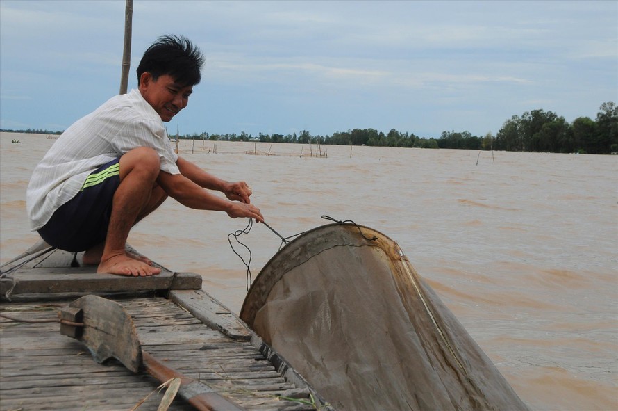 Mưu sinh ở hạ nguồn sông Mekong thuộc ĐBSCL của Việt Nam. Ảnh: Cảnh Kỳ