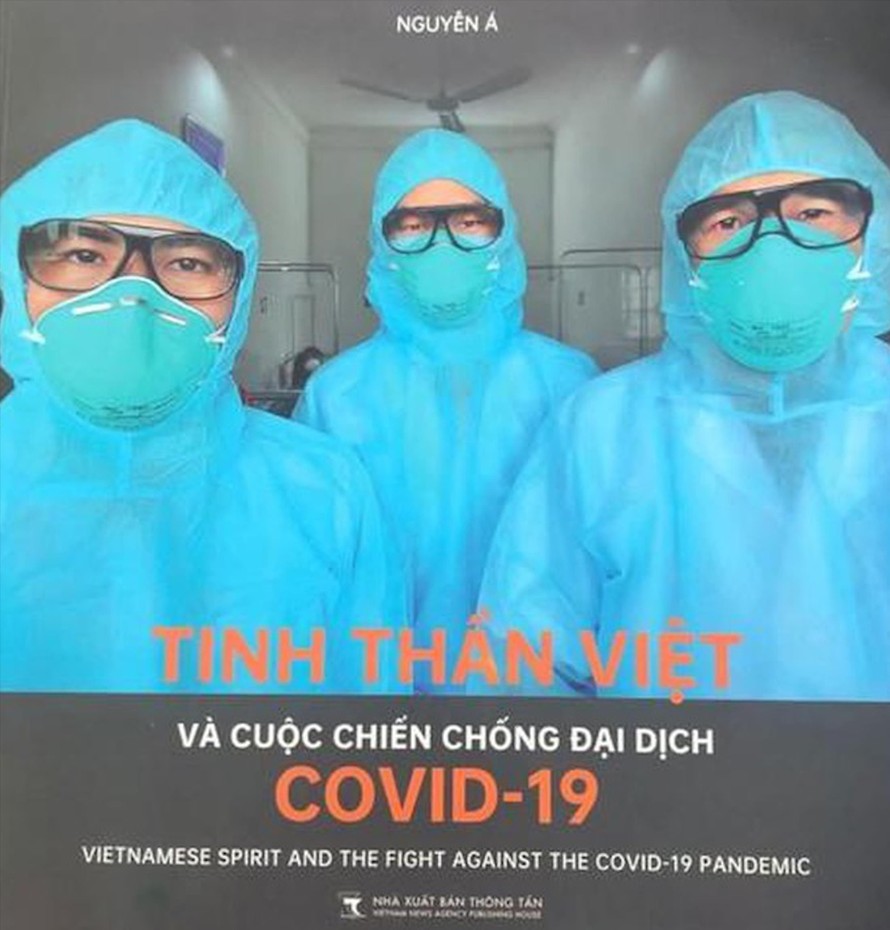 Nguyễn Á và cuốn sách ảnh “Tinh thần Việt và cuộc chiến chống đại dịch Covid-19” 