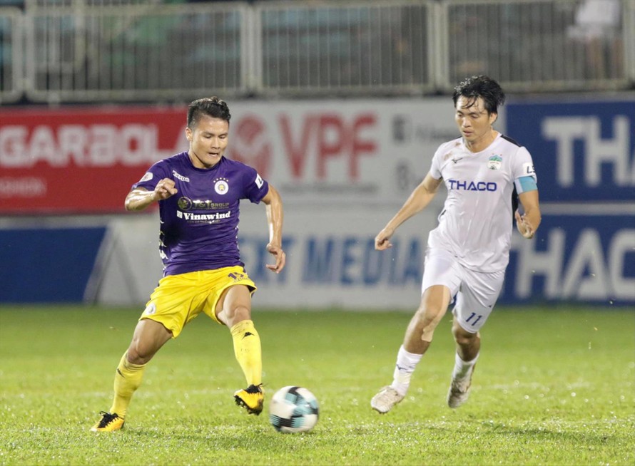 Cuộc đua vô địch V-League đang trở nên sôi động sau chiến thắng 4-0 của CLB Hà Nội trước HAGL ảnh: Hữu Phạm 