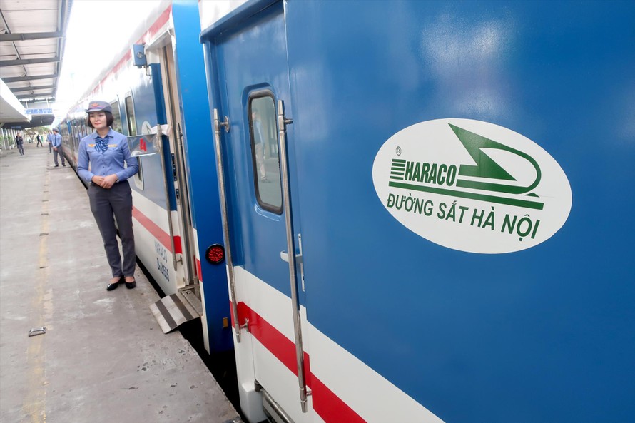 Sau vài năm chia tách và cổ phần hóa, VNR lại hợp nhất Cty CP Vận tải đường sắt Hà Nội và Sài Gòn để tránh cạnh tranh nội ngành. Ảnh: Phạm Thanh