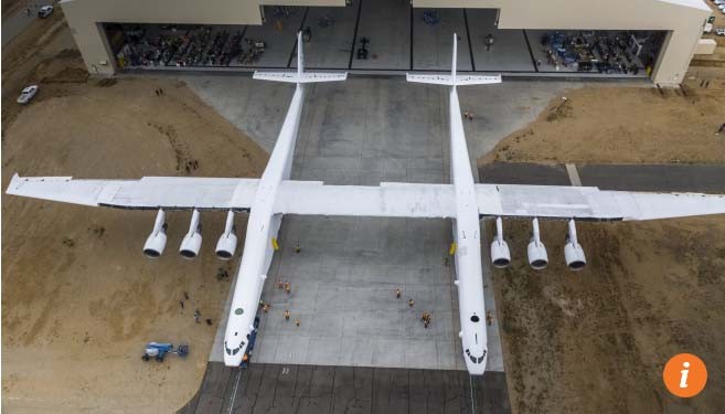 Máy bay lớn nhất thế giới với chiều dài bằng một sân bóng đá. Ảnh AP